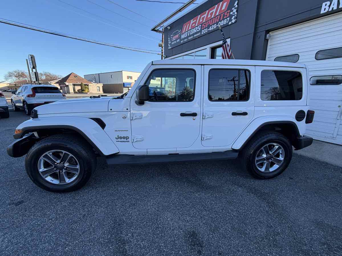 2019 Jeep Wrangler Unlimited Sahara photo 2