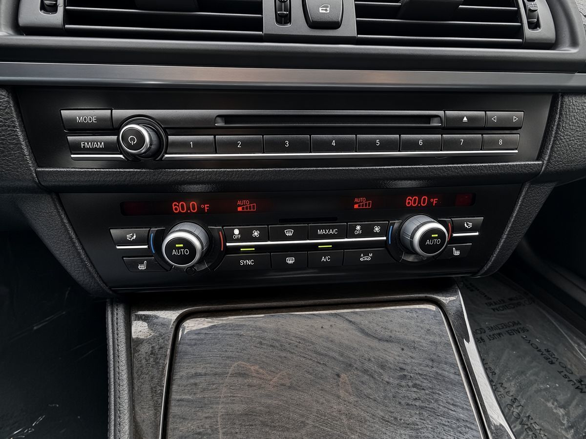 Photo 23 of this BMW 5 Series