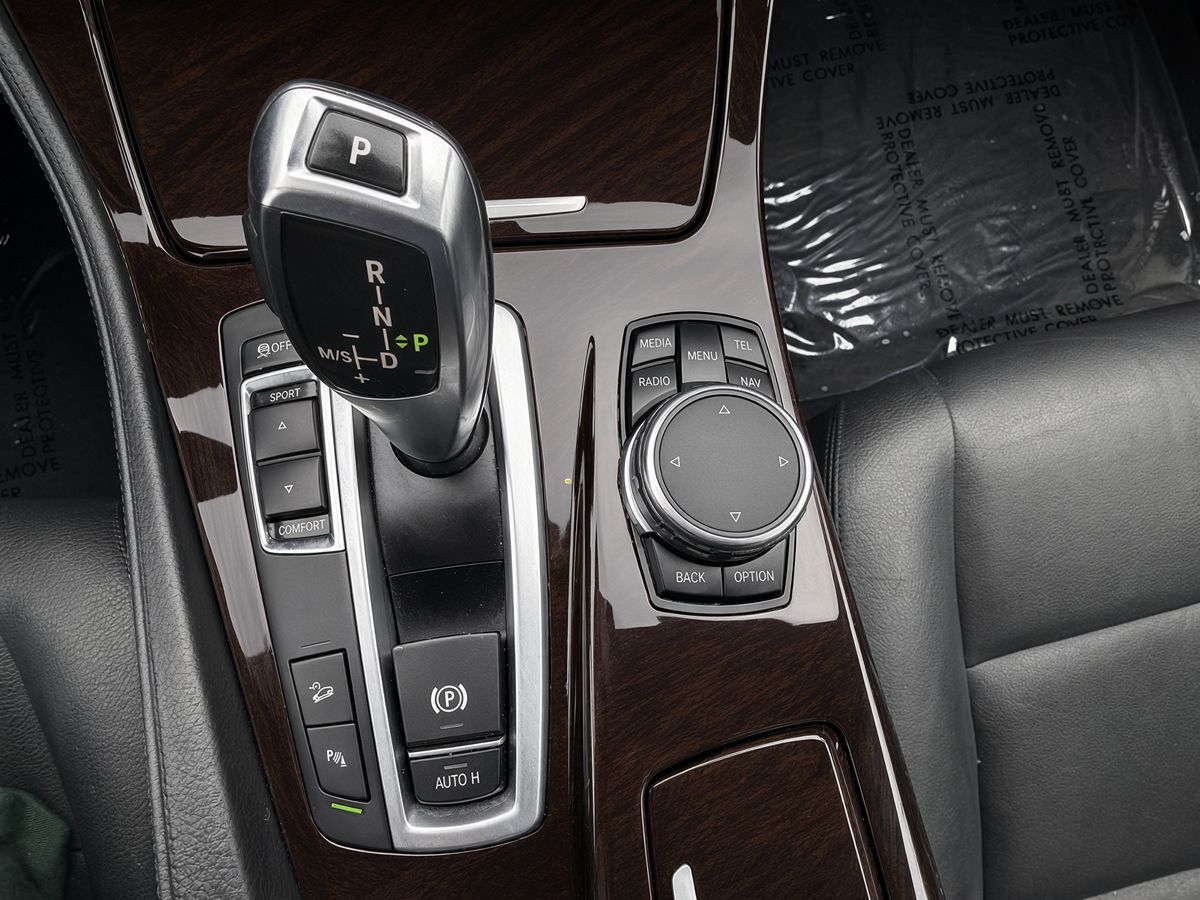Photo 24 of this BMW 5 Series