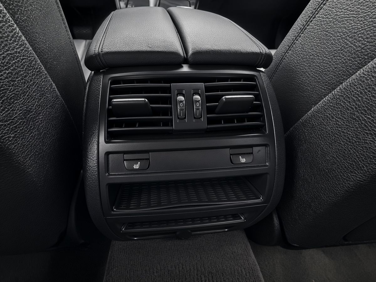 Photo 27 of this BMW 5 Series