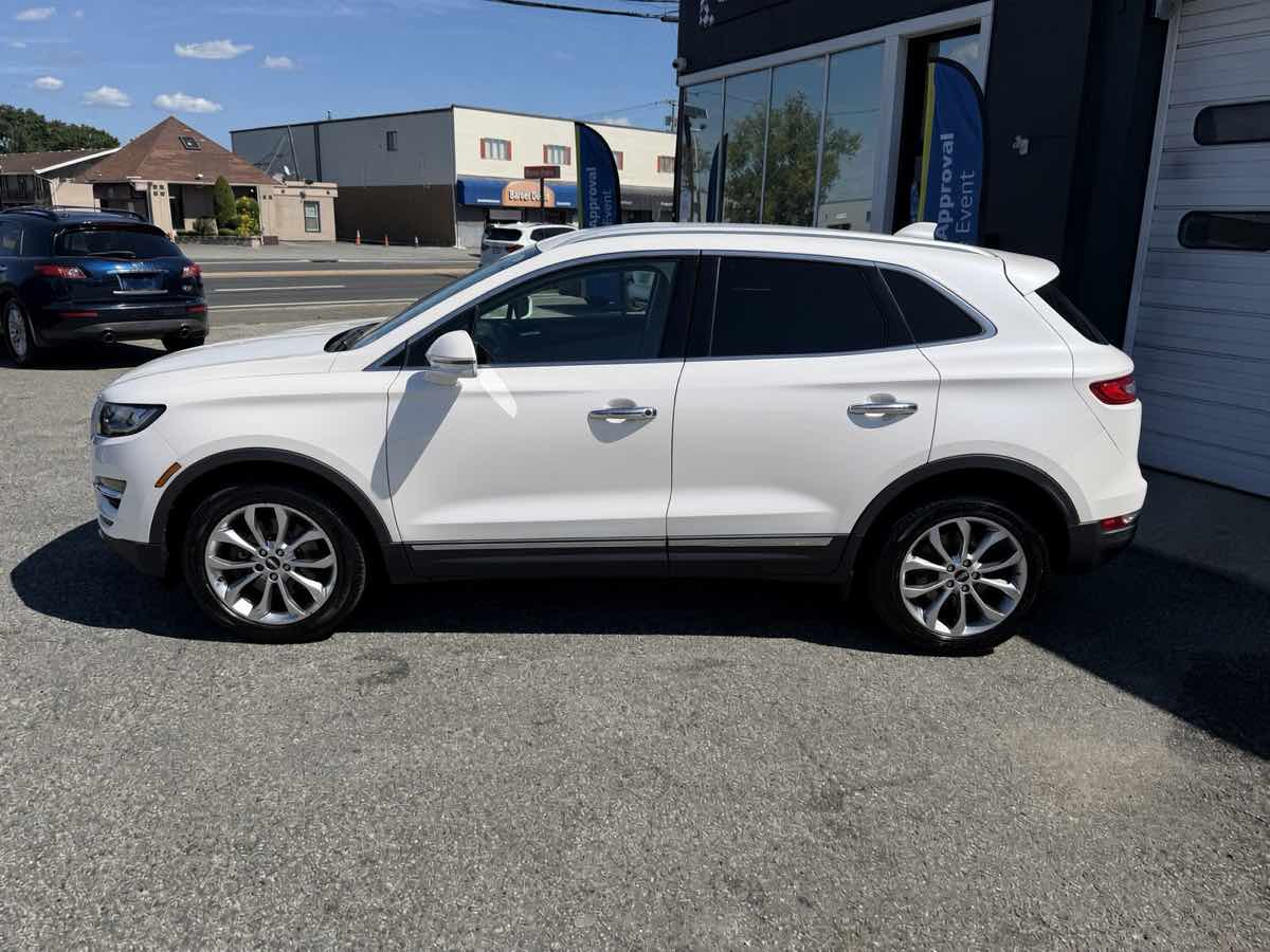 Photo 2 of this Lincoln MKC