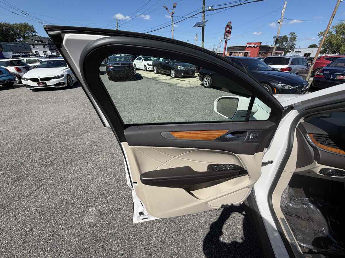 Photo 9 of this Lincoln MKC