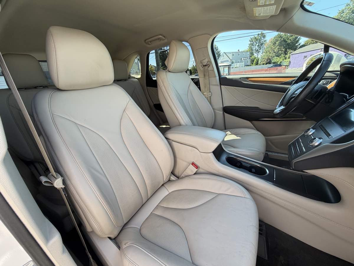 Photo 15 of this Lincoln MKC