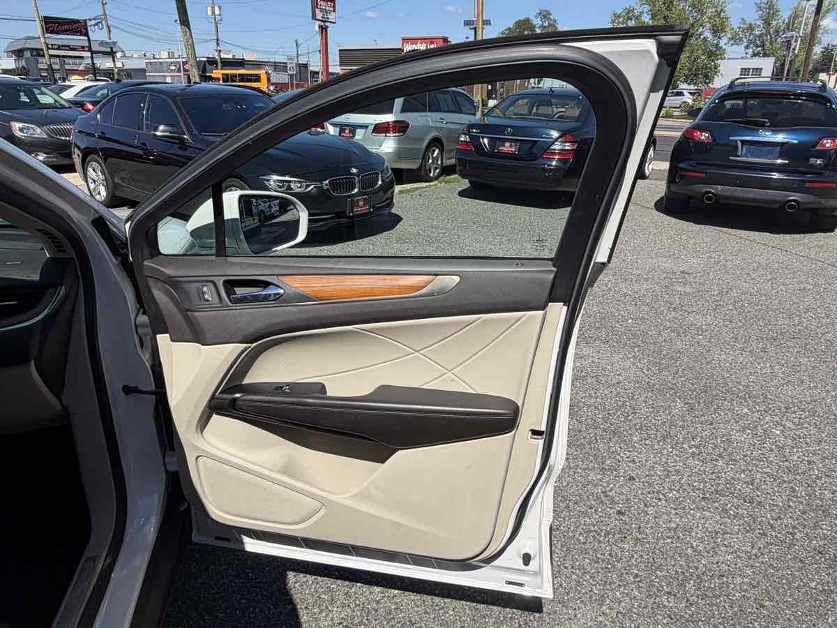 Photo 16 of this Lincoln MKC