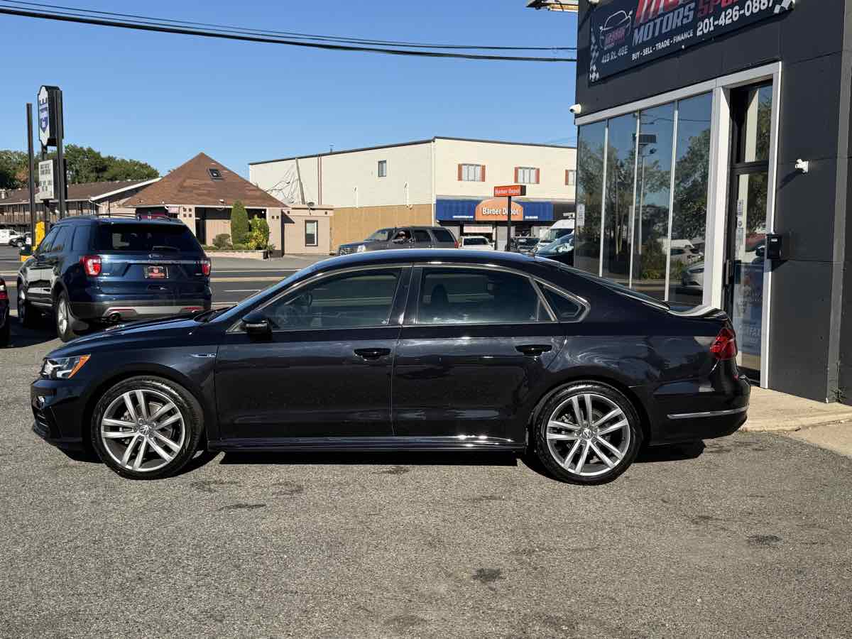 Photo 2 of this Volkswagen Passat