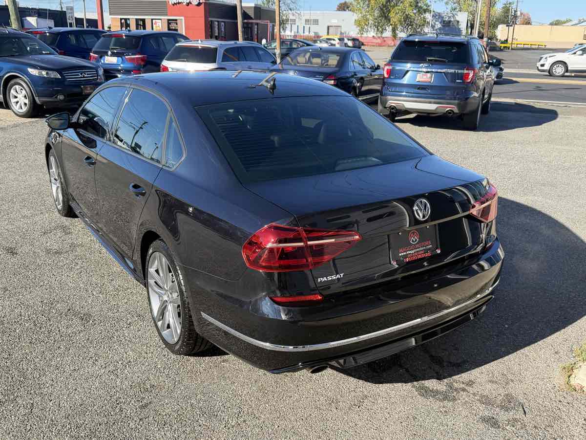 Photo 3 of this Volkswagen Passat