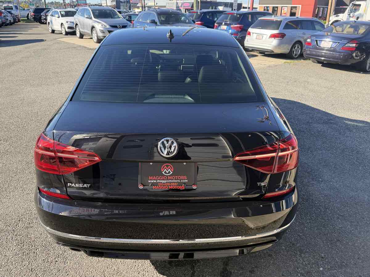 Photo 4 of this Volkswagen Passat