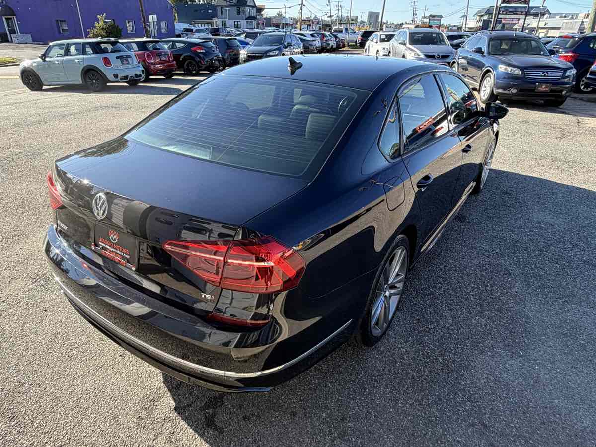 Photo 5 of this Volkswagen Passat