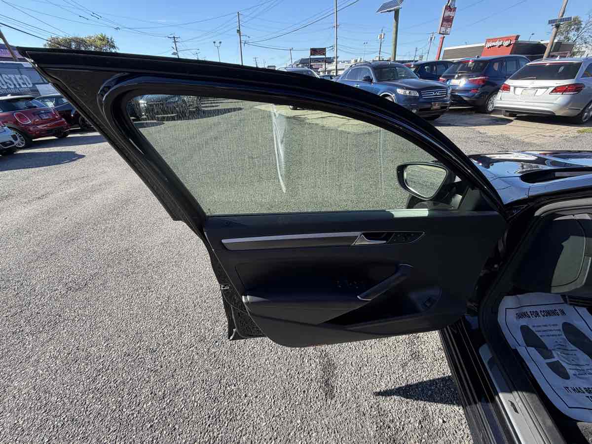 Photo 10 of this Volkswagen Passat