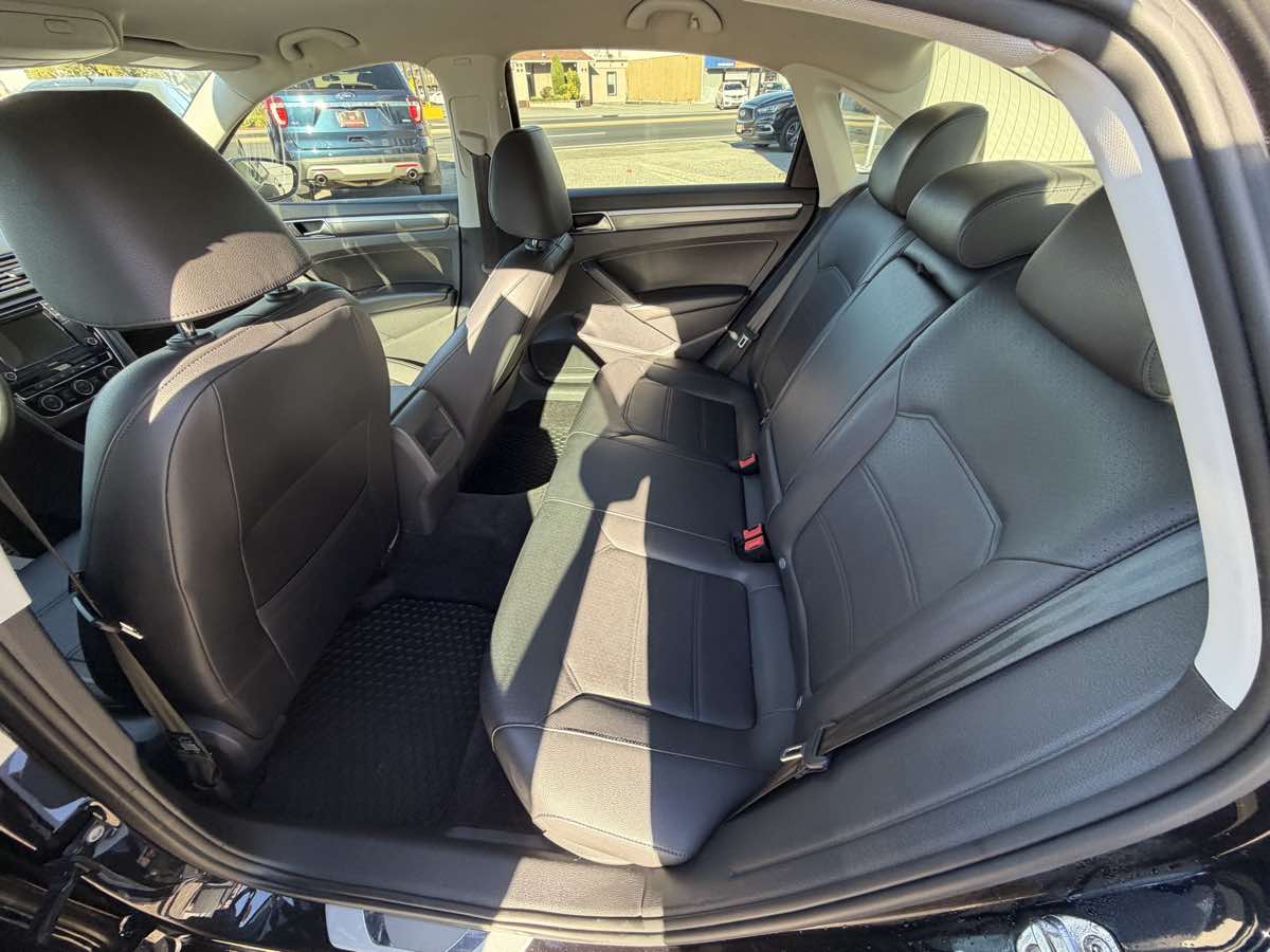 Photo 11 of this Volkswagen Passat