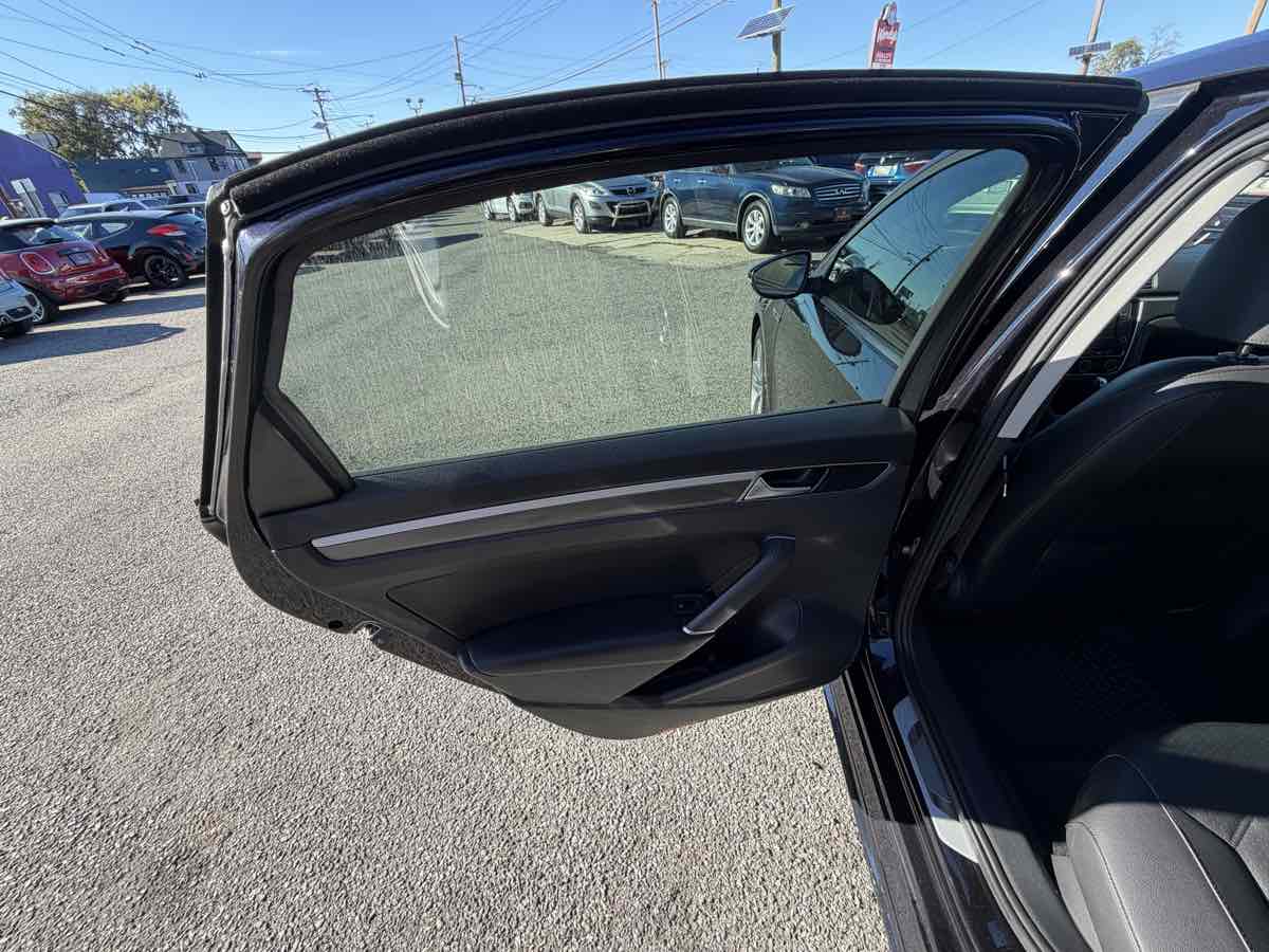 Photo 12 of this Volkswagen Passat