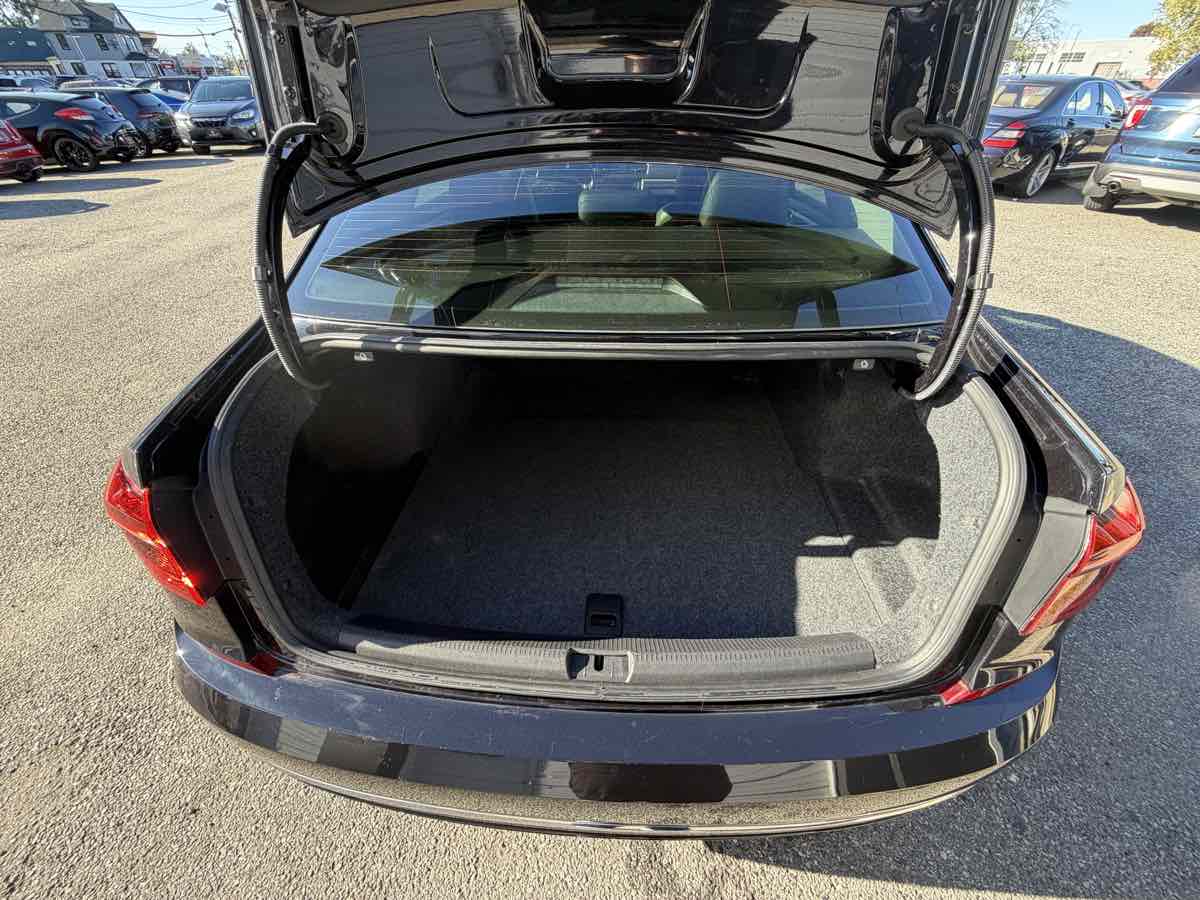 Photo 13 of this Volkswagen Passat