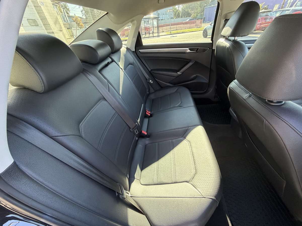 Photo 14 of this Volkswagen Passat