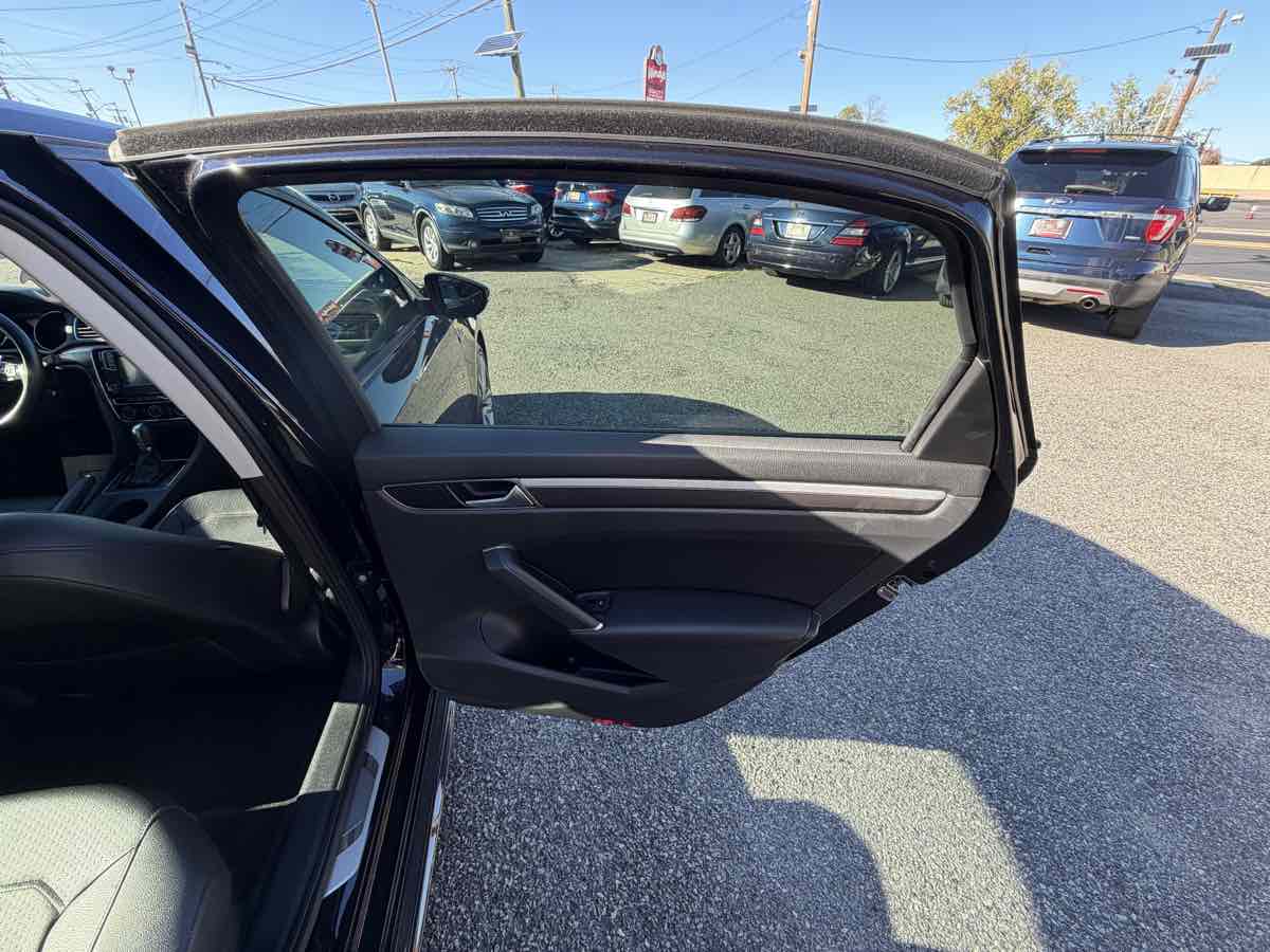 Photo 15 of this Volkswagen Passat