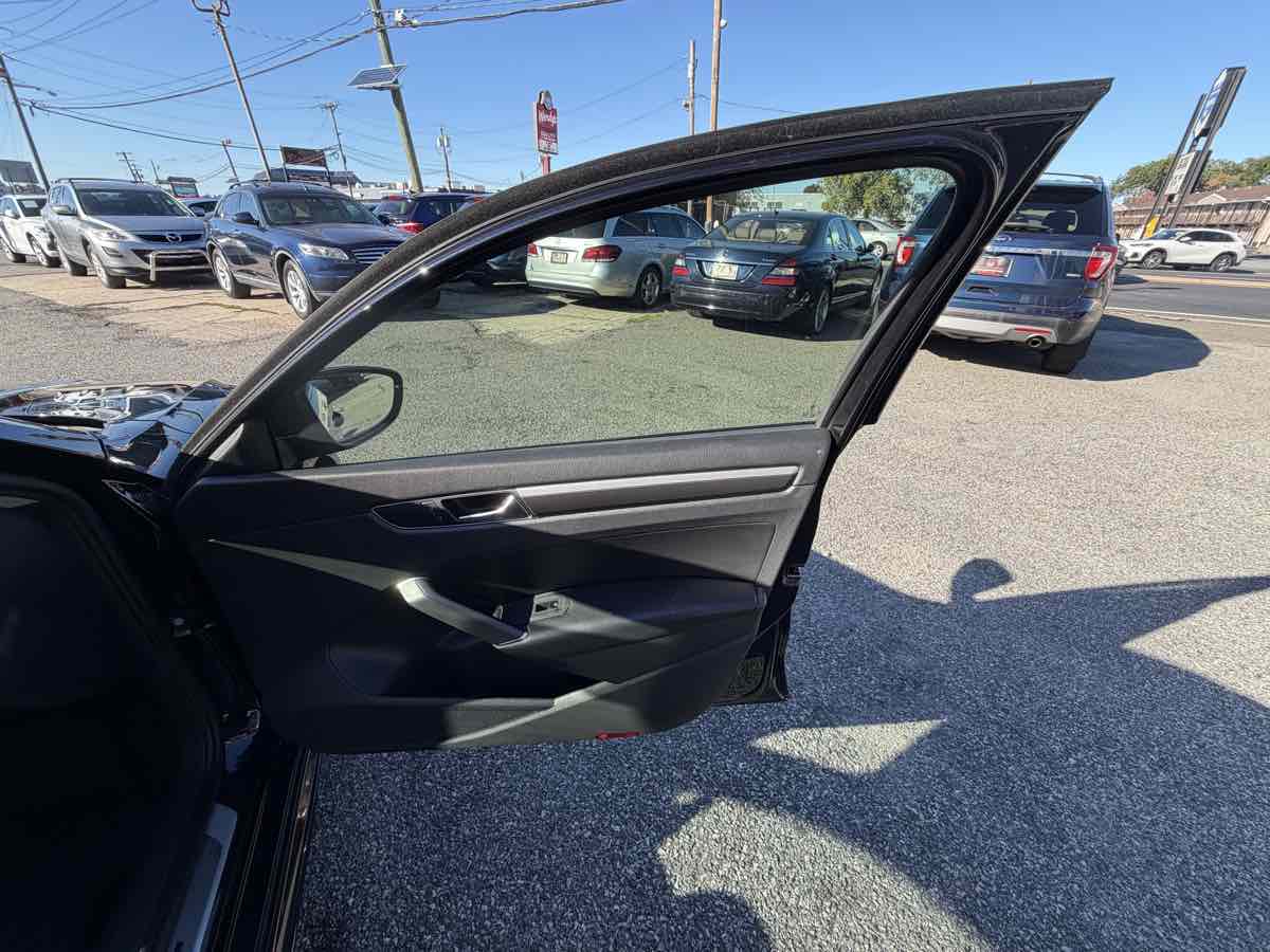 Photo 17 of this Volkswagen Passat