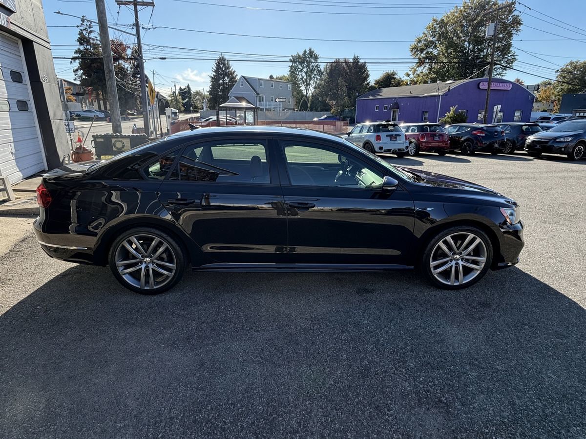 Photo 6 of this Volkswagen Passat