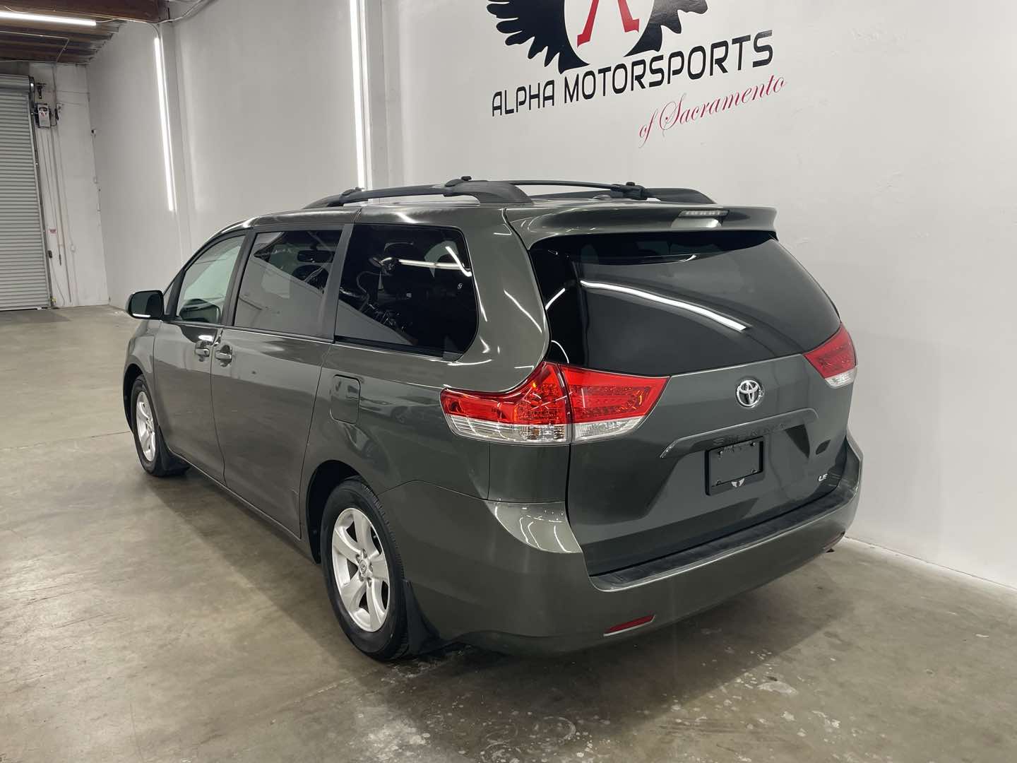 2013 Toyota Sienna LE - Photo 3