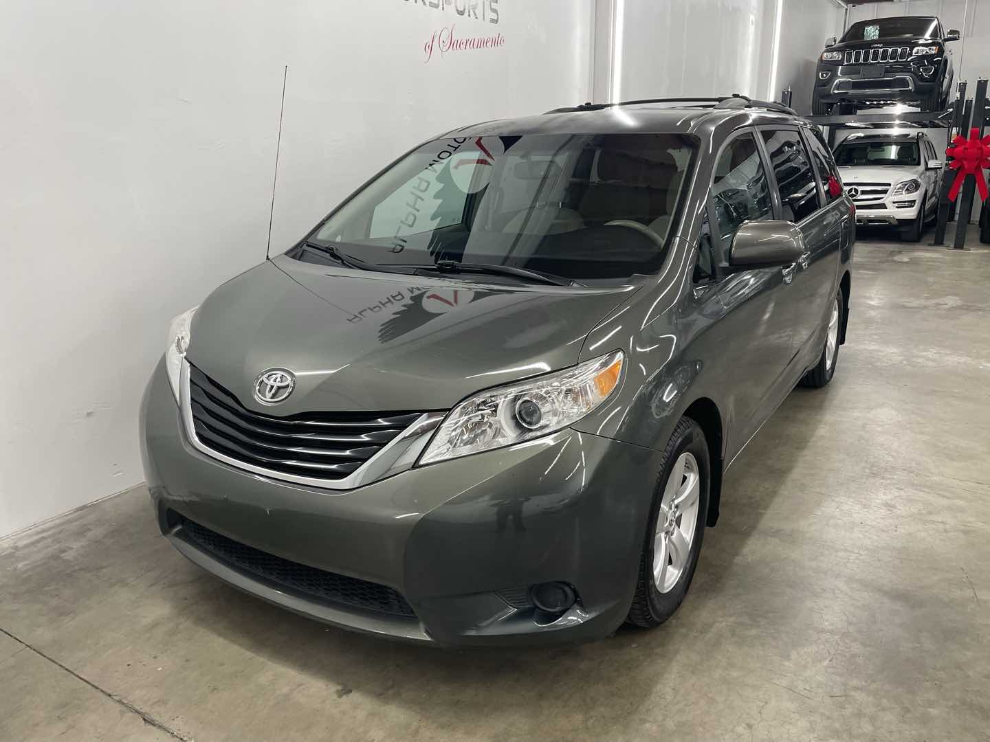 2013 Toyota Sienna LE - Photo 5
