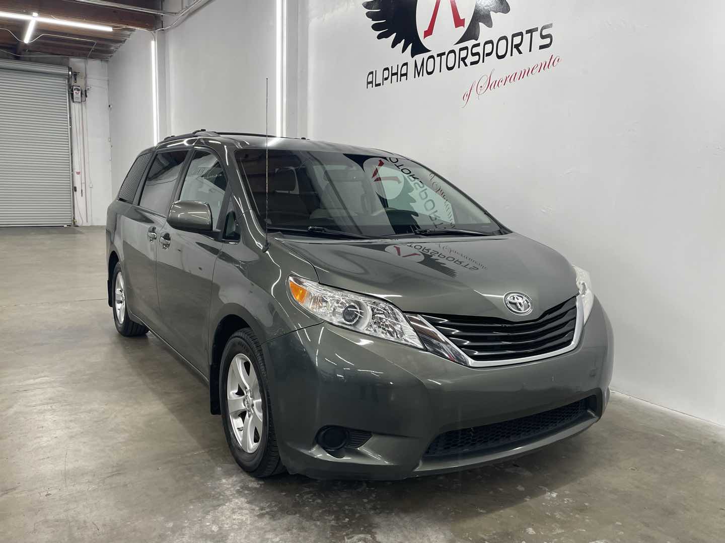 2013 Toyota Sienna LE - Photo 6