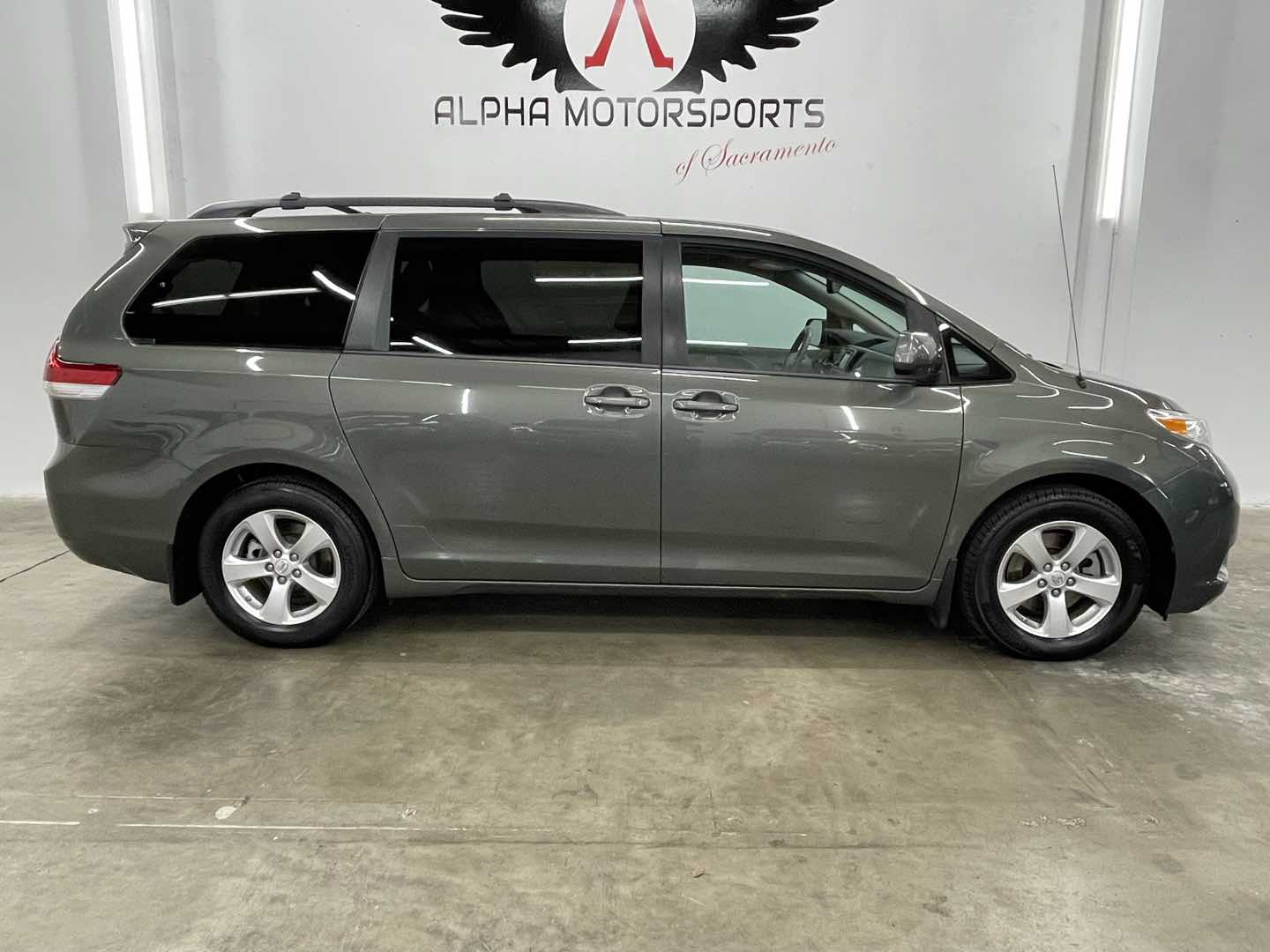 2013 Toyota Sienna LE - Photo 7