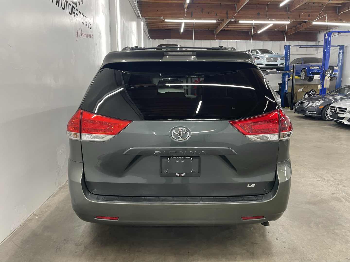 2013 Toyota Sienna LE - Photo 10