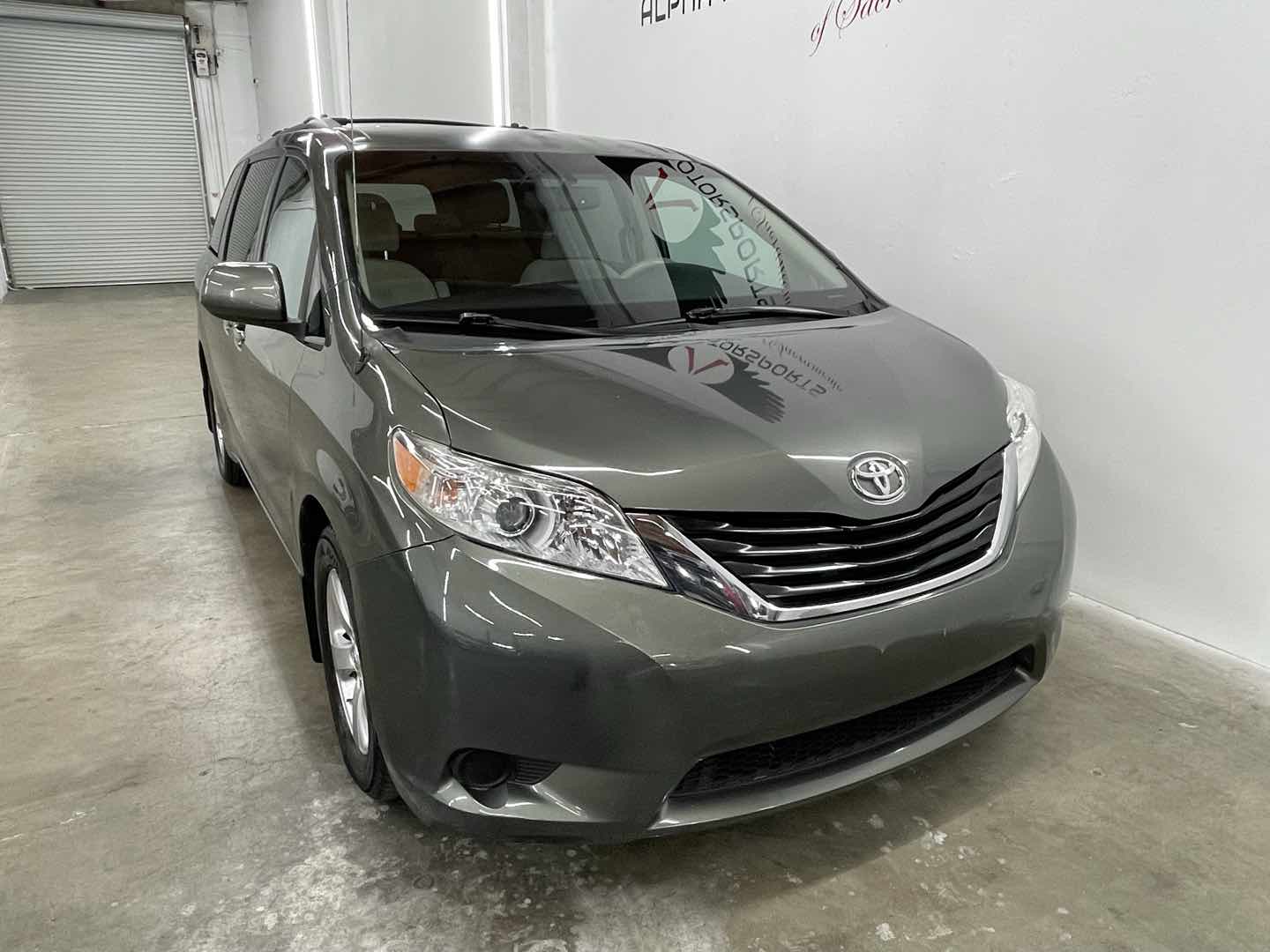 2013 Toyota Sienna LE - Photo 11
