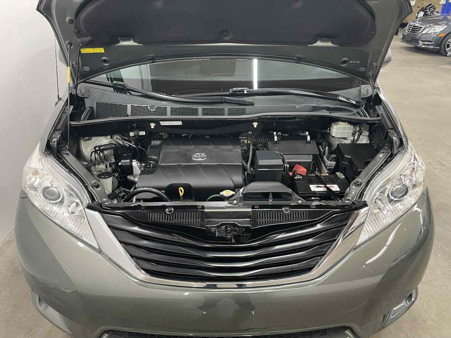 2013 Toyota Sienna LE - Photo 12