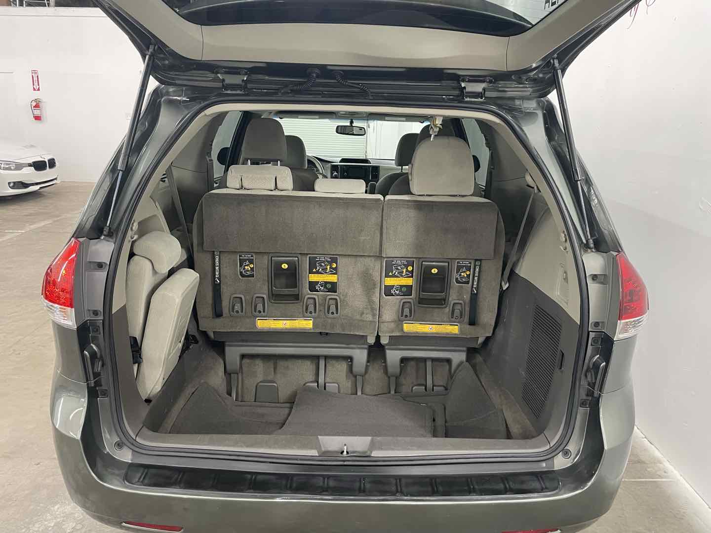 2013 Toyota Sienna LE - Photo 13