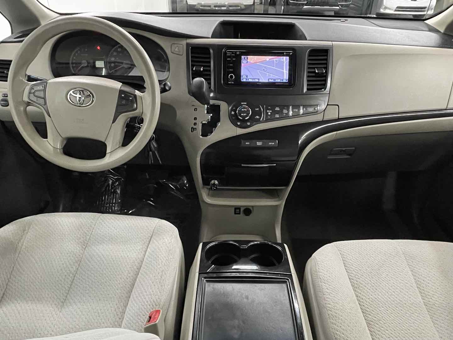 2013 Toyota Sienna LE - Photo 16