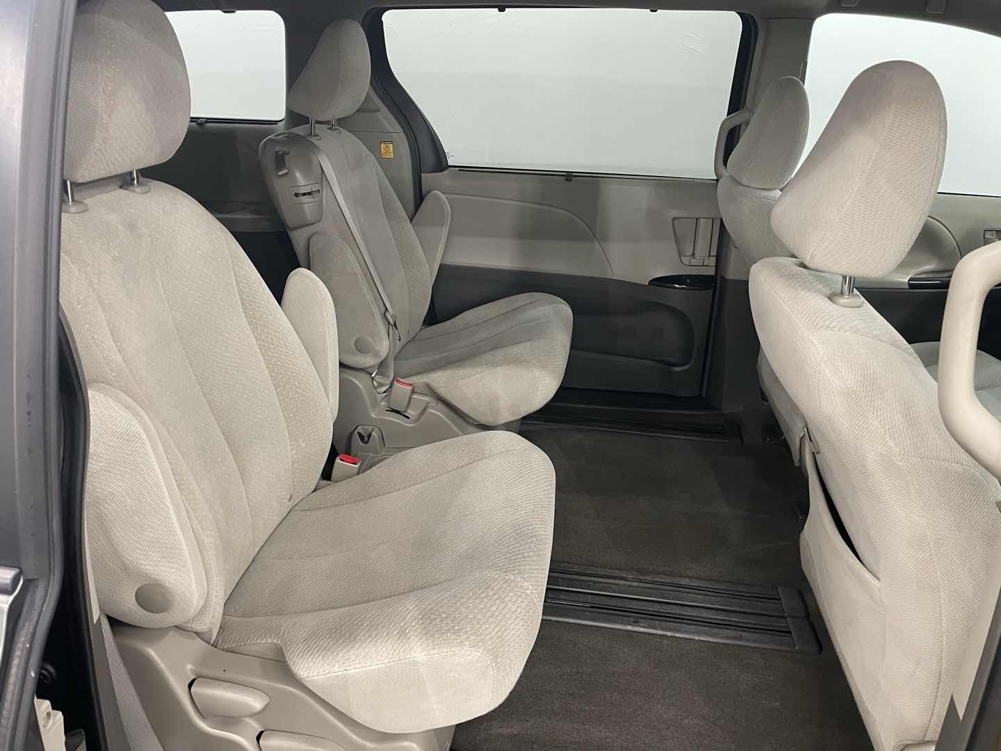 2013 Toyota Sienna LE - Photo 20