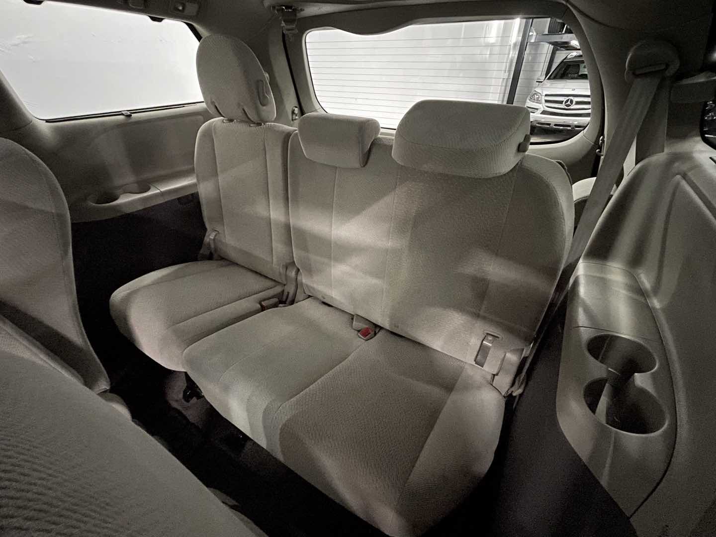 2013 Toyota Sienna LE - Photo 22