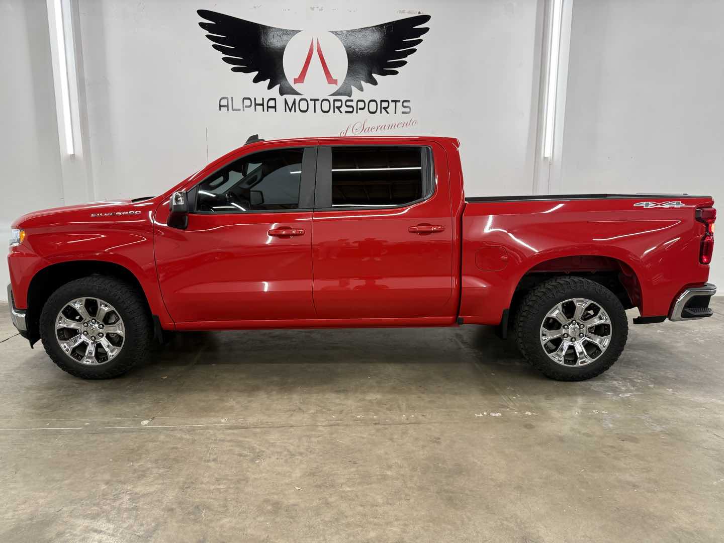 2019 Chevrolet Silverado 1500 LT - Photo 2