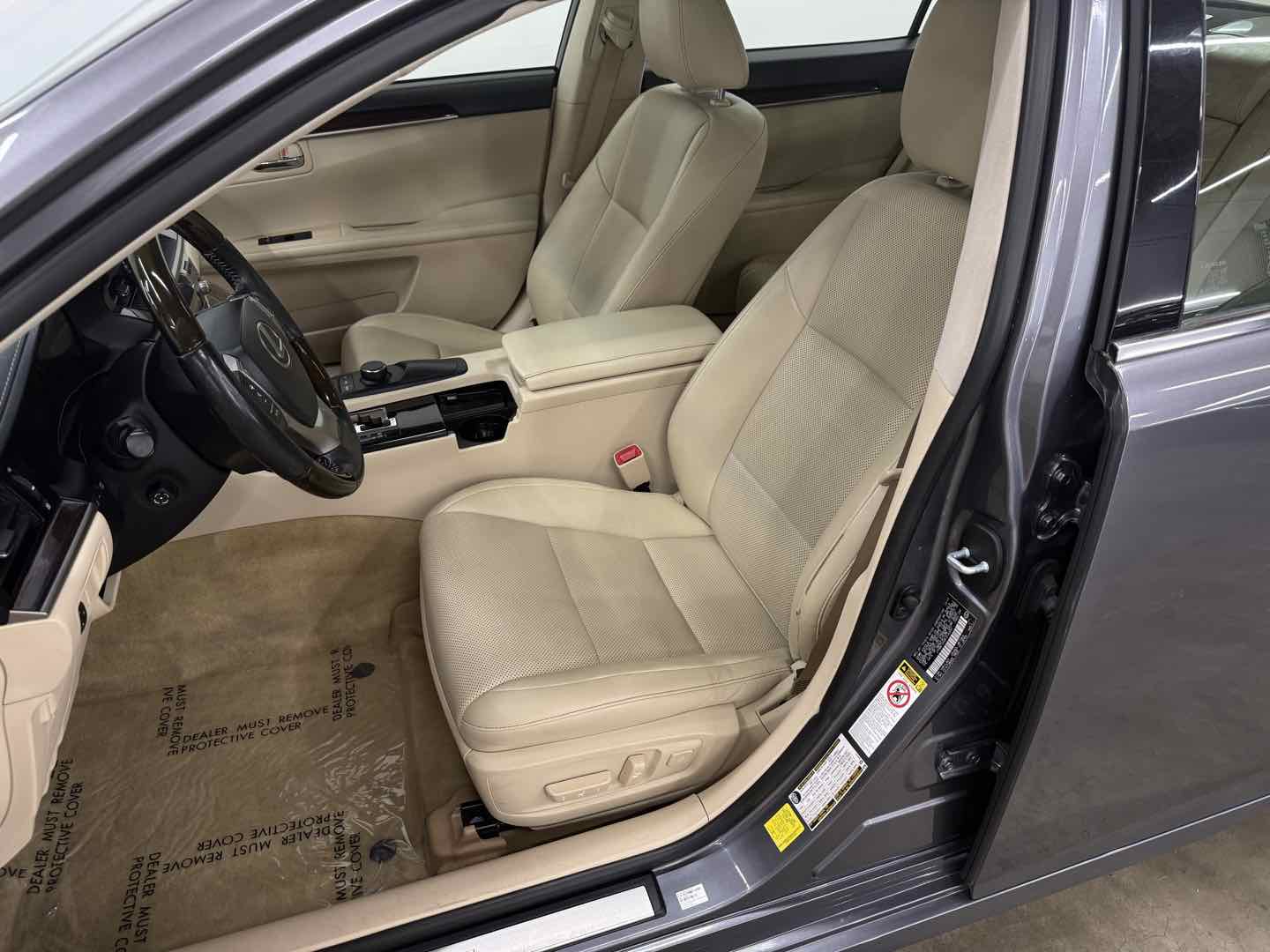 2015 Lexus ES 350 - Photo 16