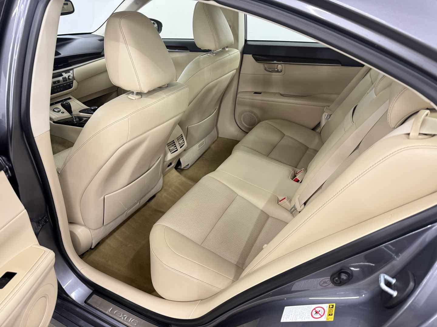 2015 Lexus ES 350 - Photo 17