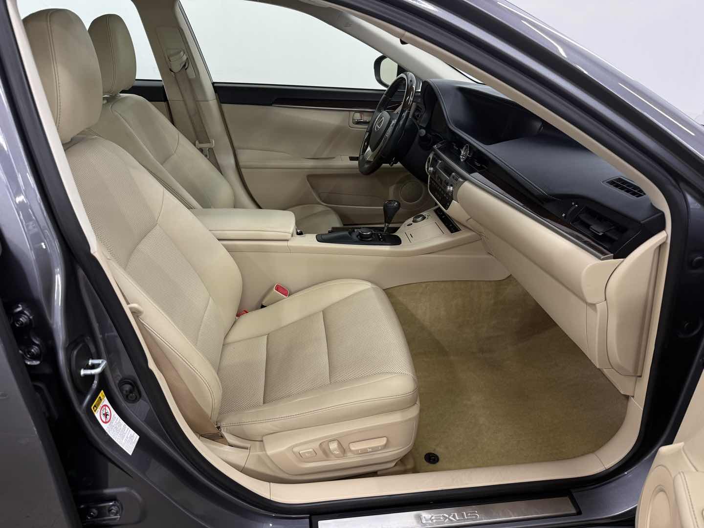 2015 Lexus ES 350 - Photo 18
