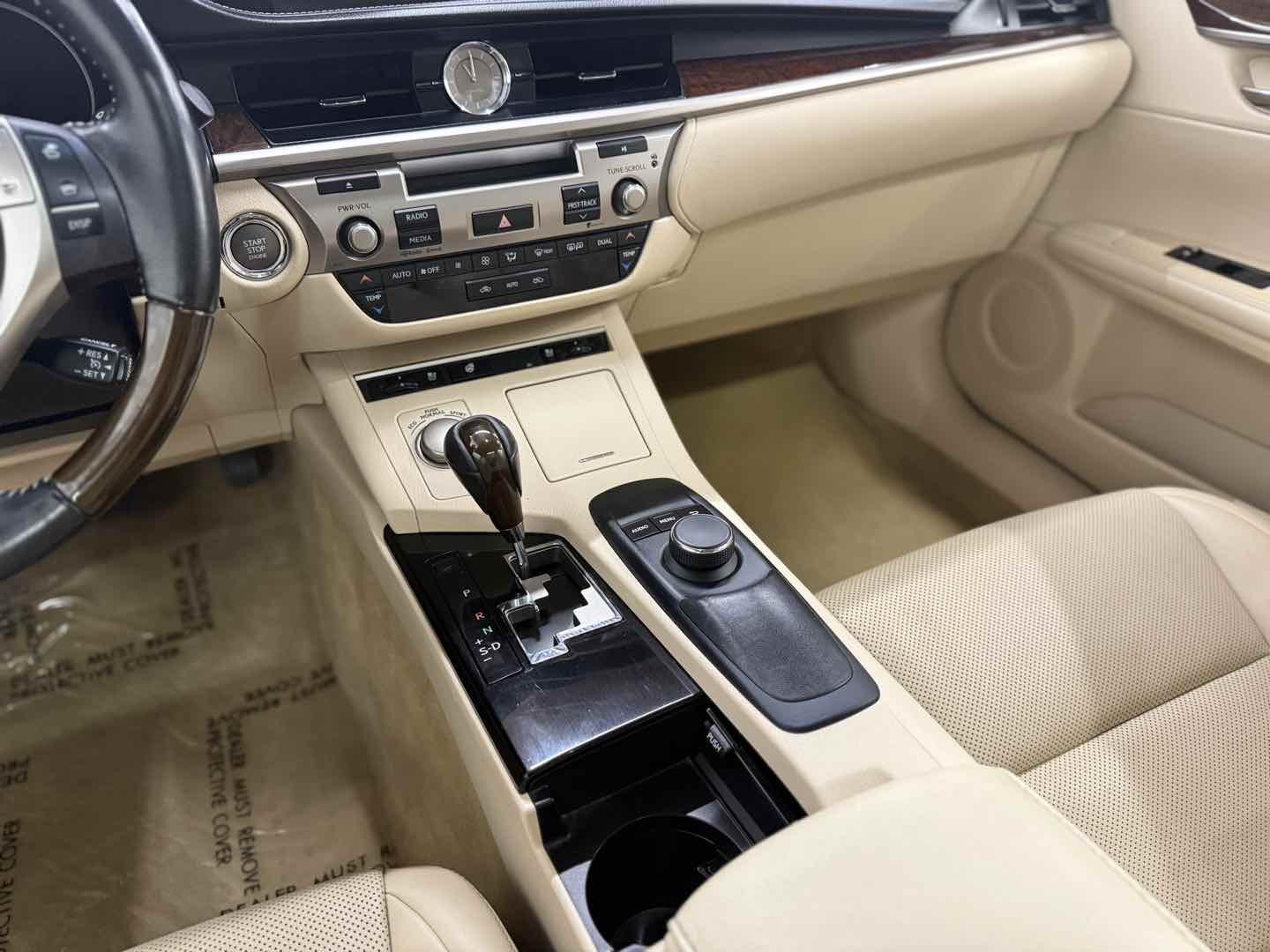 2015 Lexus ES 350 - Photo 21