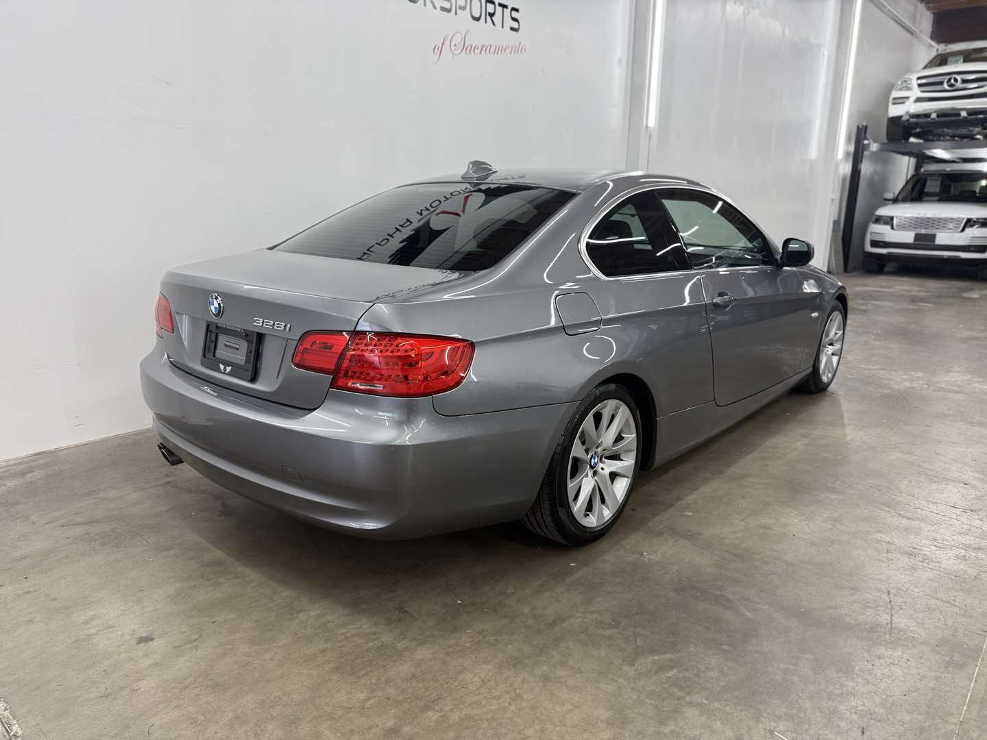 2011 BMW 3 Series 328i - Photo 9