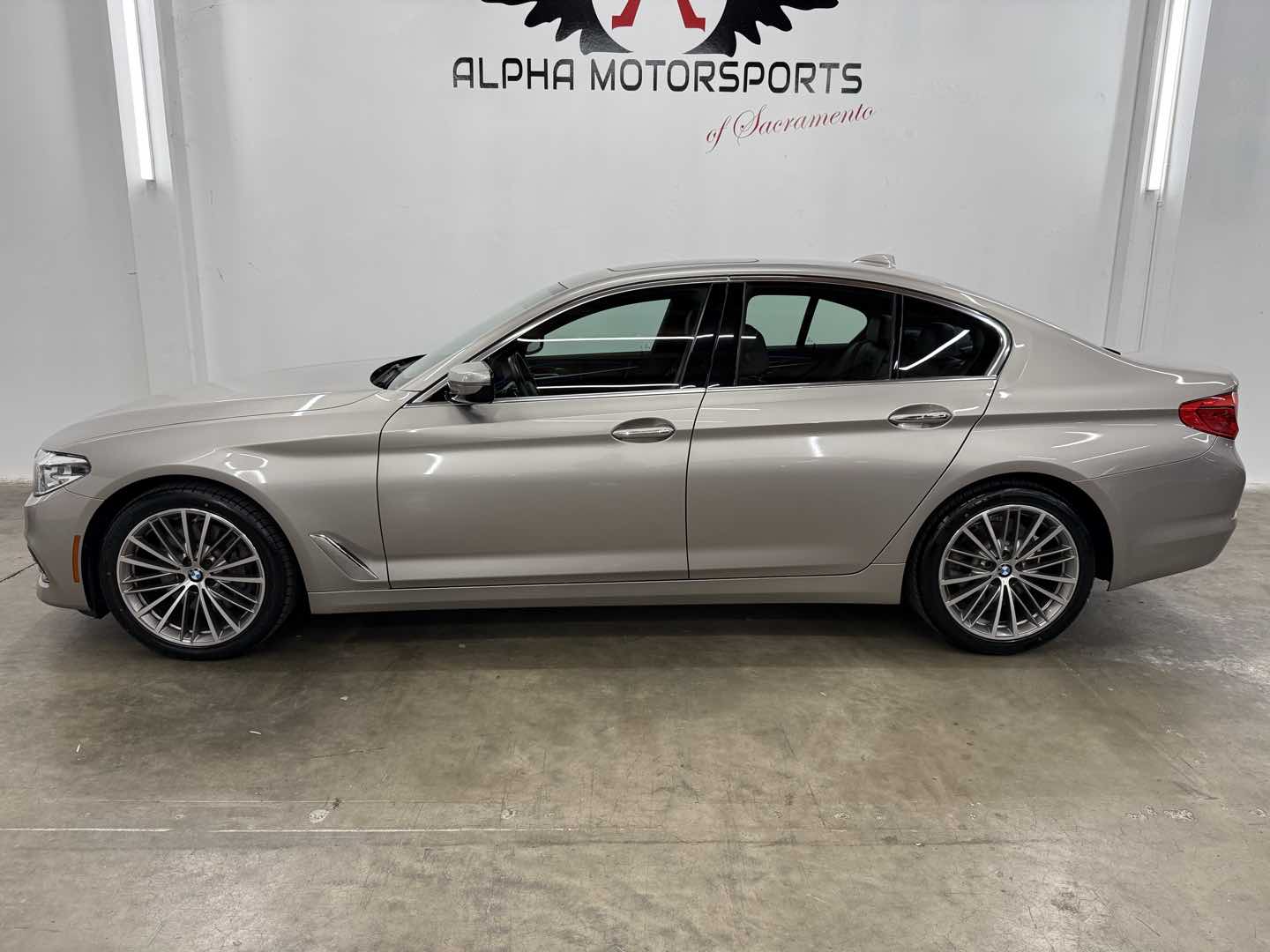 2018 BMW 5 Series 530i - Photo 3