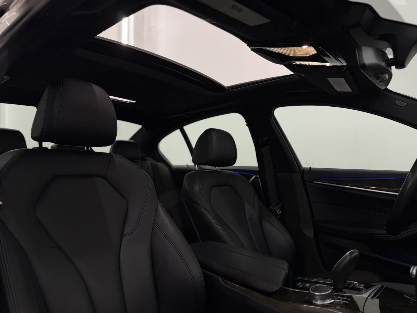 2018 BMW 5 Series 530i - Photo 27