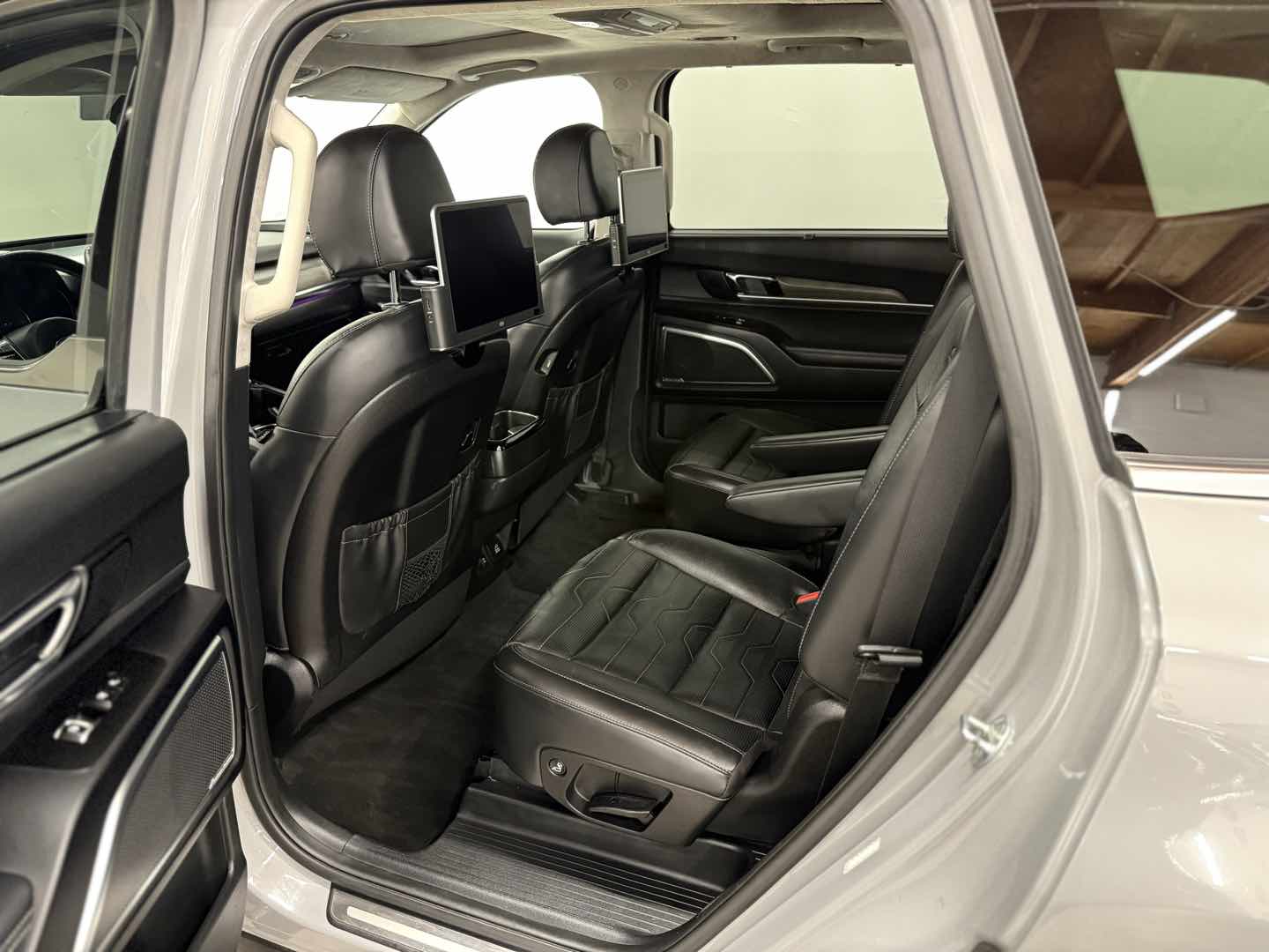 Photo 17 of this Kia Telluride