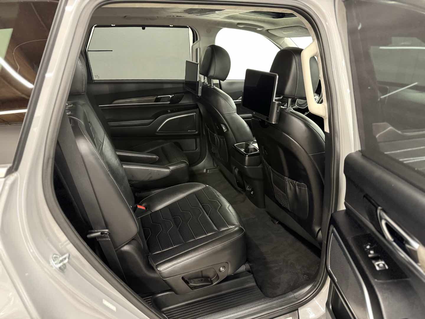 Photo 20 of this Kia Telluride