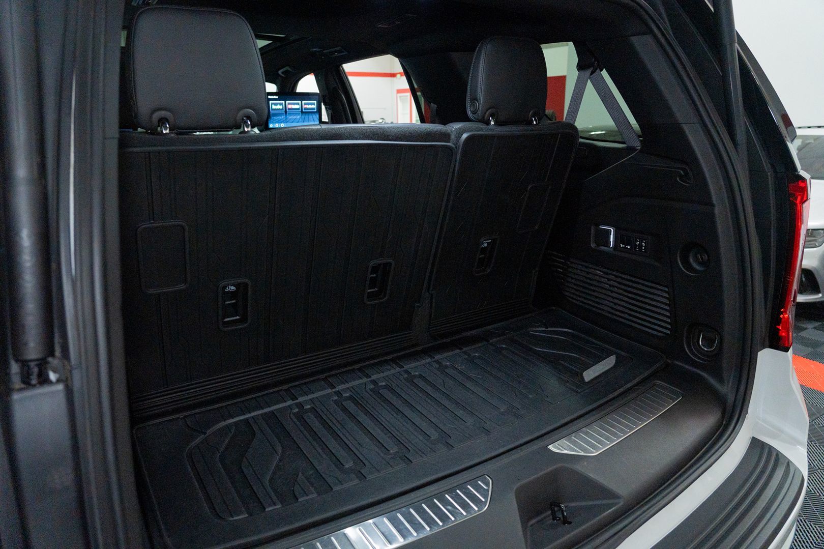 Photo 36 of this GMC Yukon