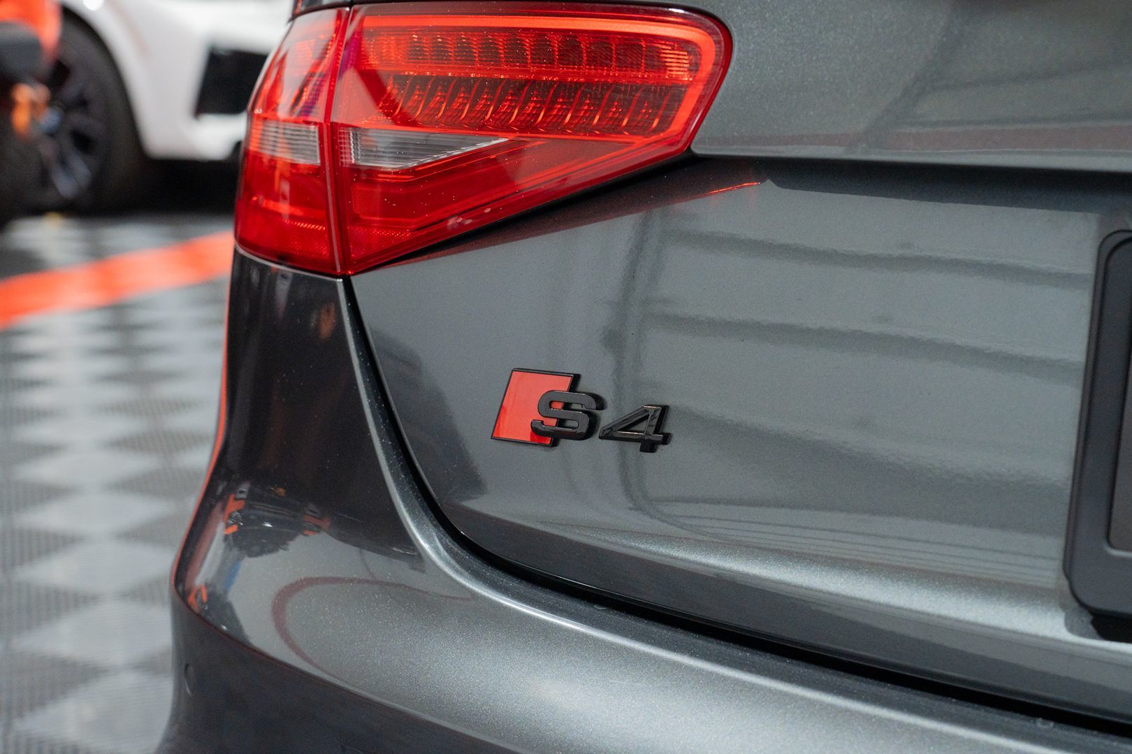 Photo 8 of this Audi S4