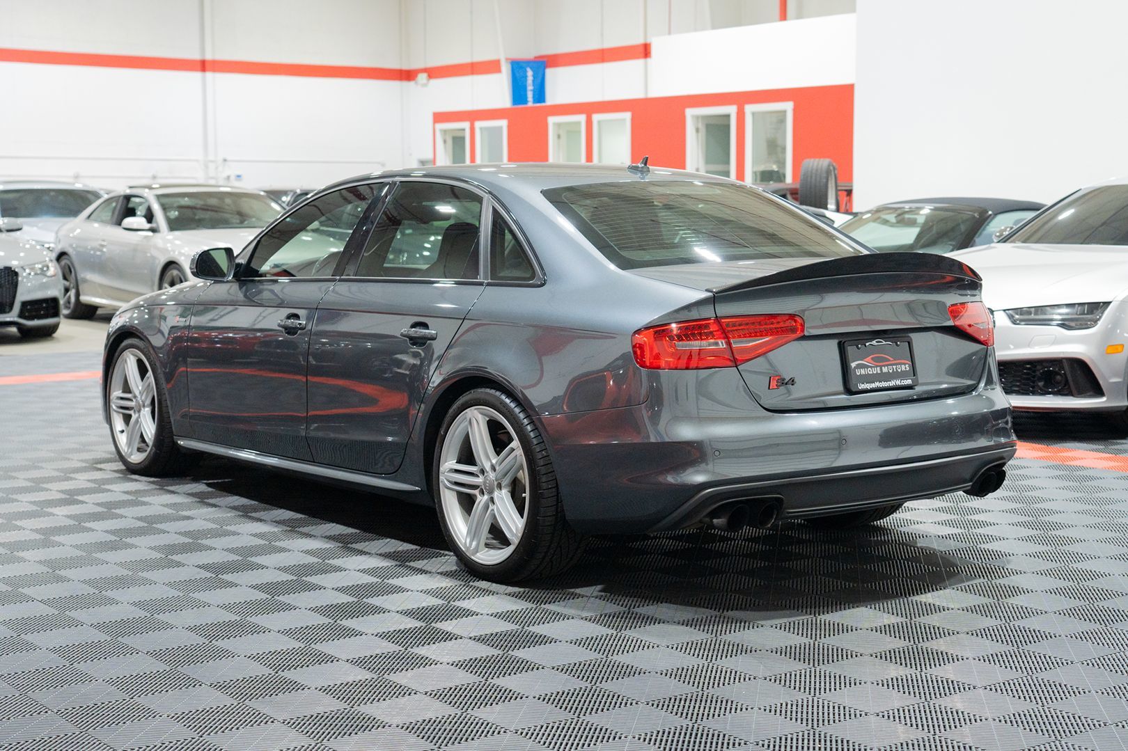 Photo 4 of this Audi S4
