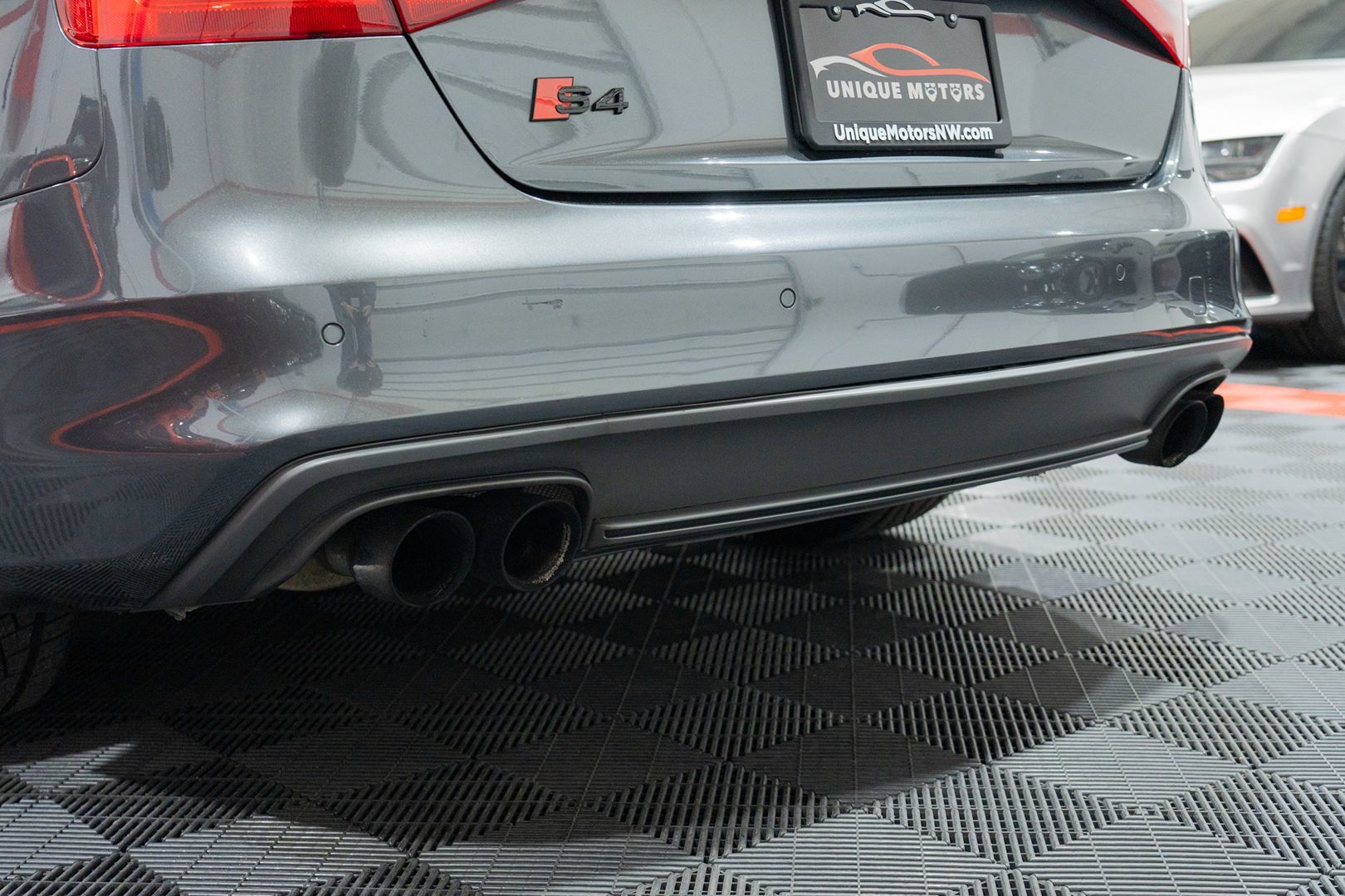 Photo 9 of this Audi S4