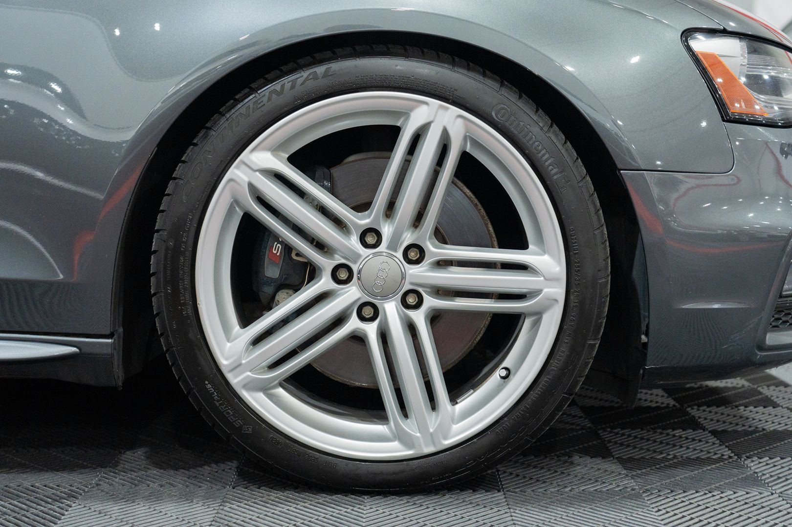 Photo 16 of this Audi S4