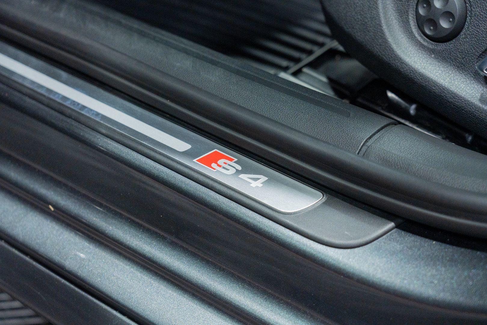 Photo 24 of this Audi S4