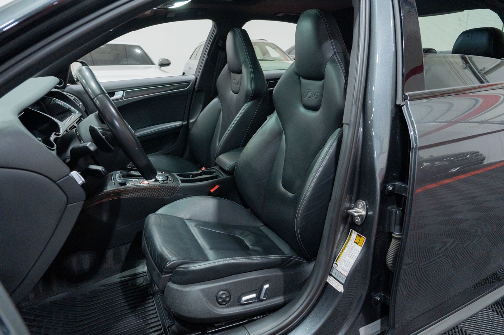Photo 25 of this Audi S4