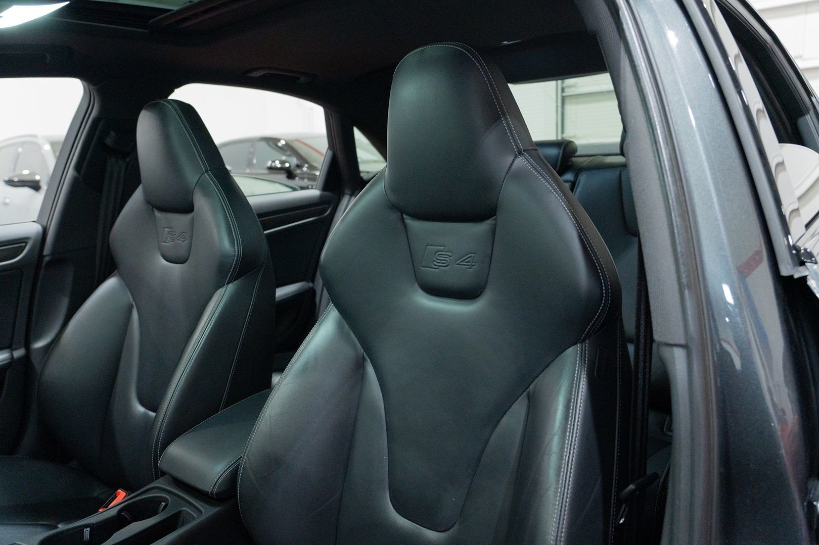Photo 26 of this Audi S4