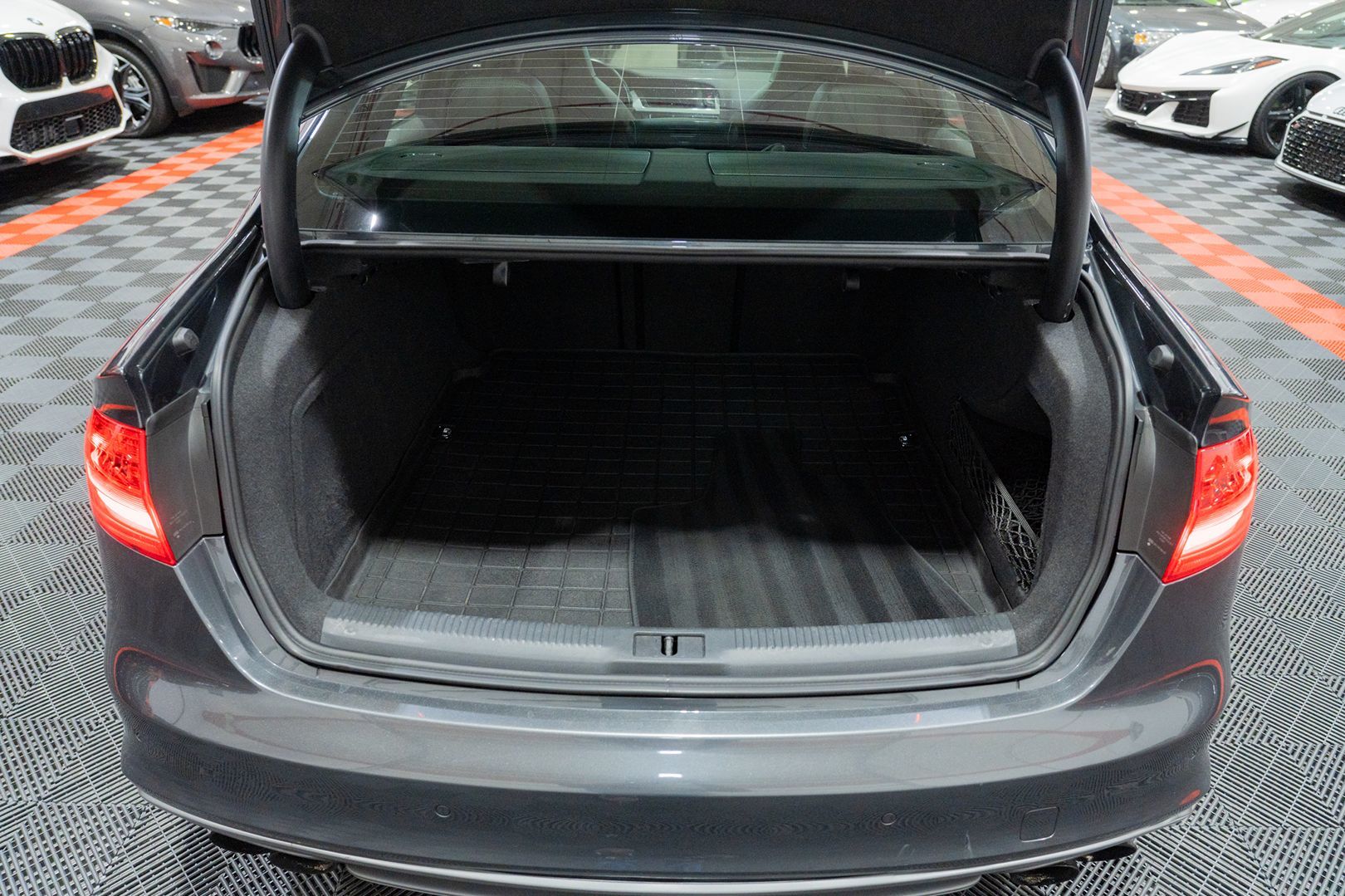 Photo 29 of this Audi S4